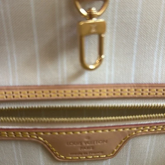 Brand new never used Louis Vuitton Blue and White Shoulder Bag Neverfull MM - Picture 5 of 15